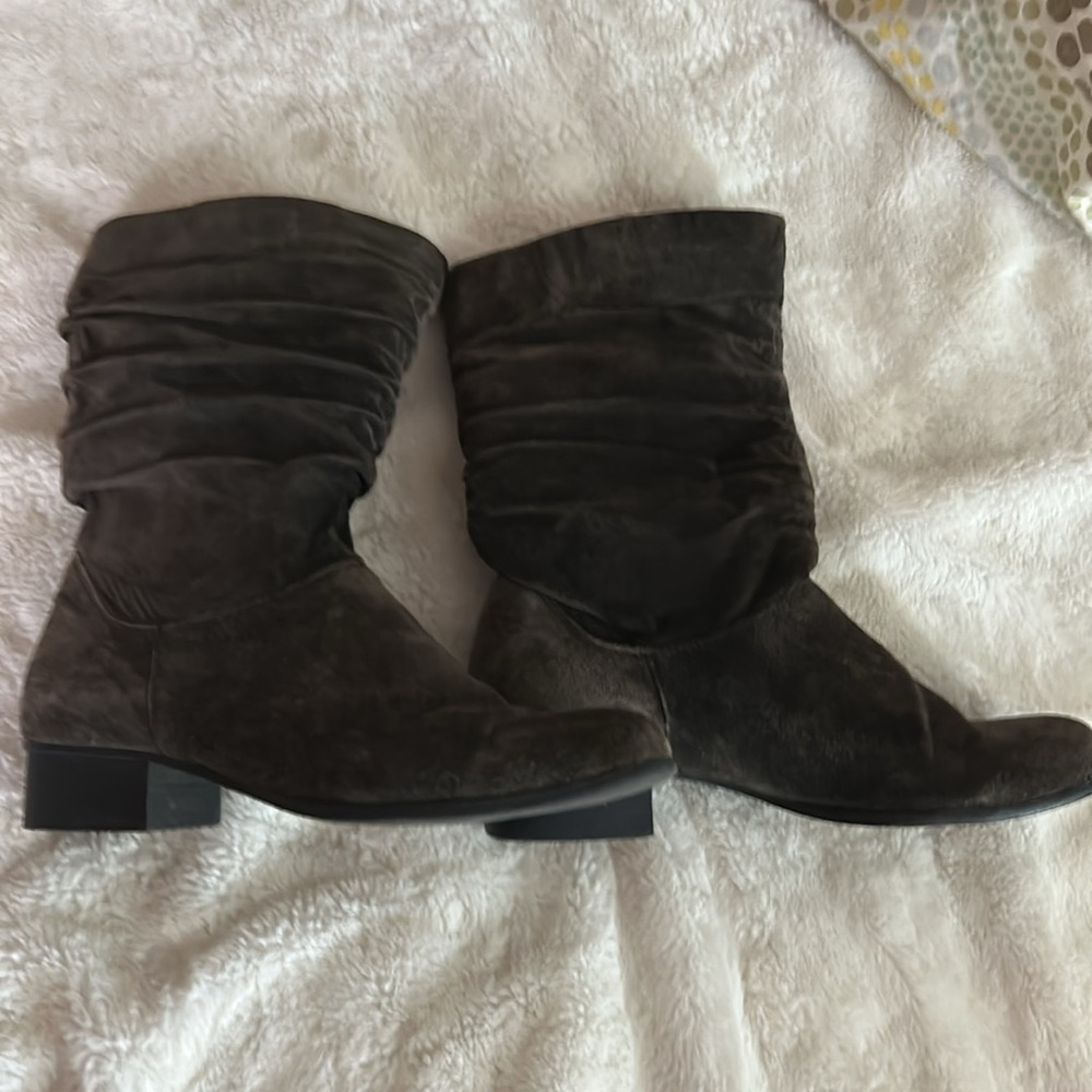 Fanfares gray boots size 9 1/2